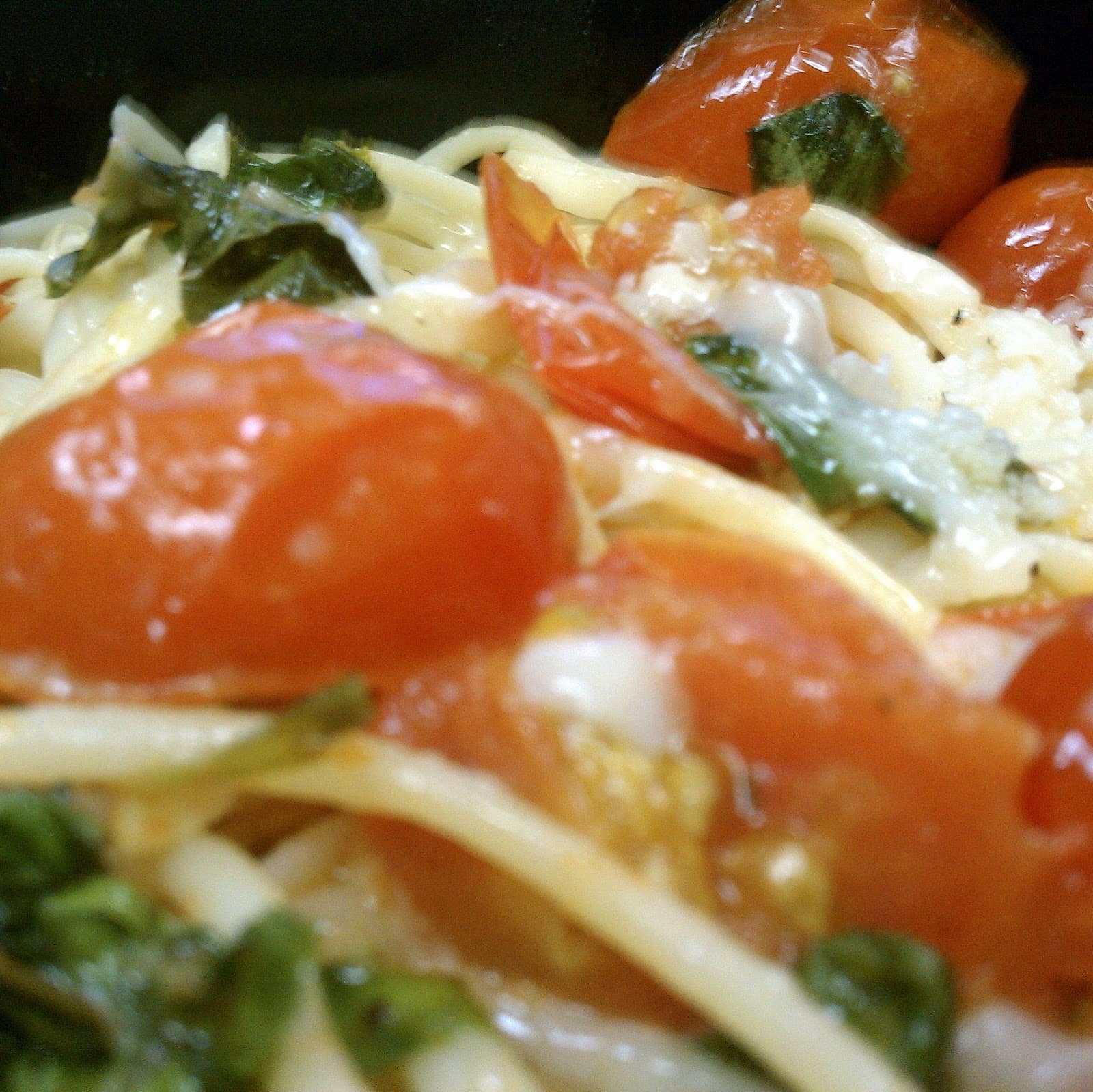 Pasta with Fresh Tomato-Basil Sauce