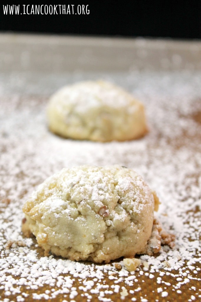 Kourambiethes (Greek Christmas Cookies)