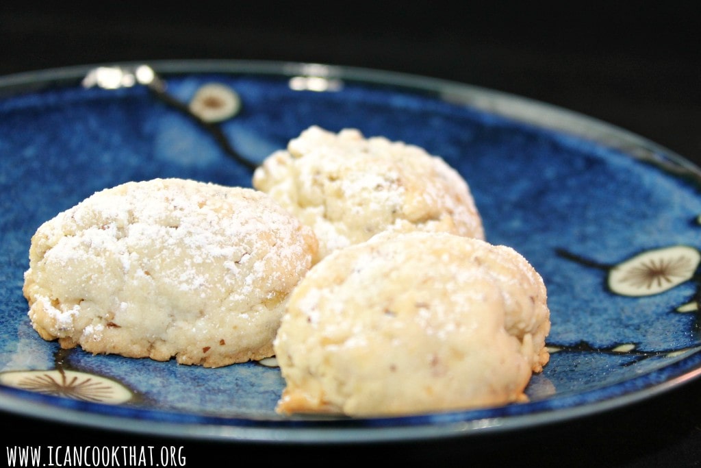 Kourambiethes (Greek Christmas Cookies)